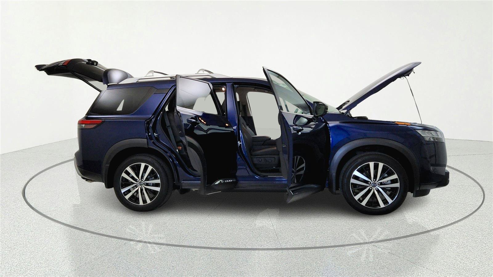 Used 2024 Nissan Pathfinder Platinum w/ Cargo Package FWD image 8