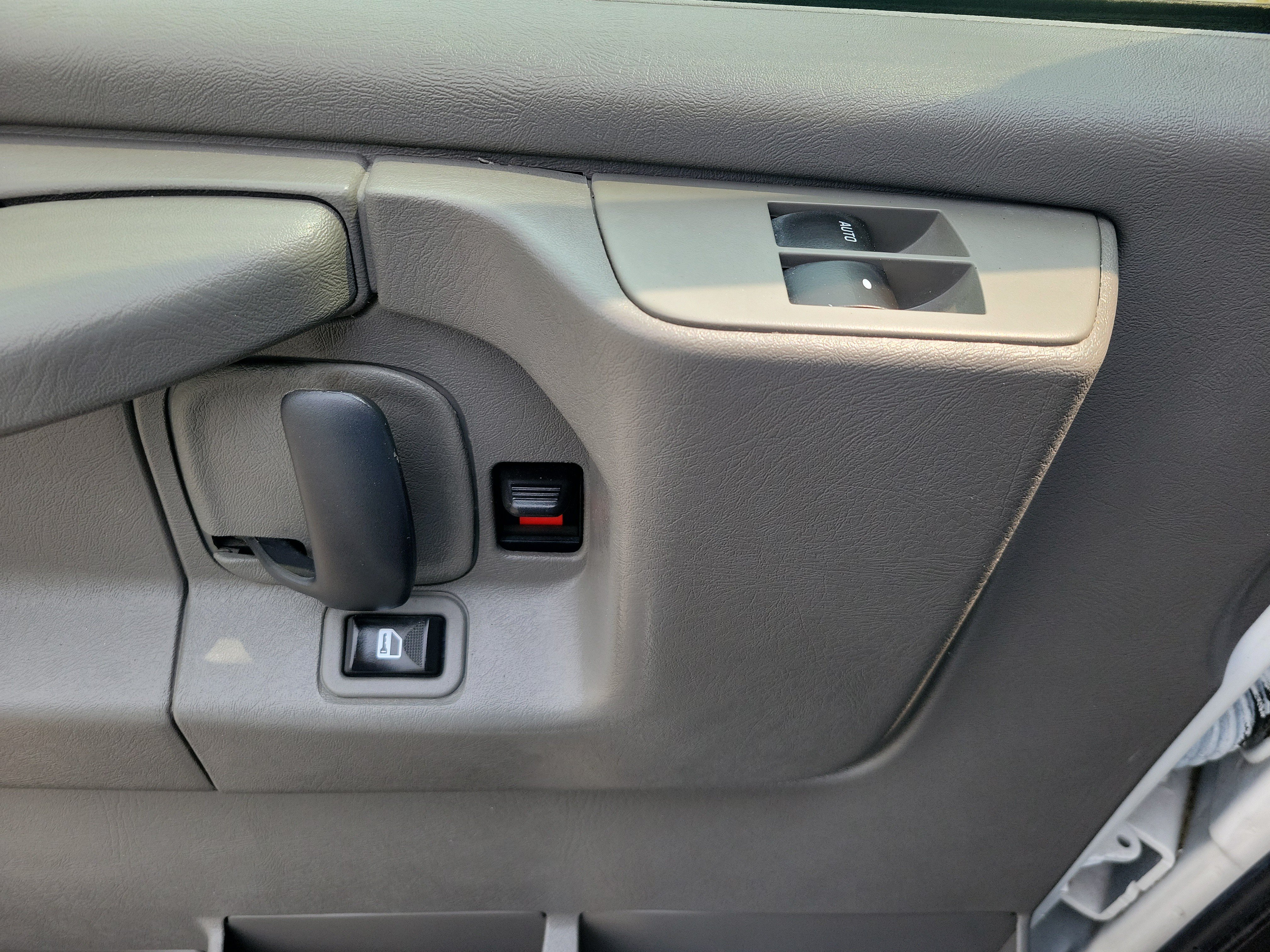 Used 2013 Chevrolet Express 1500 RWD image 19