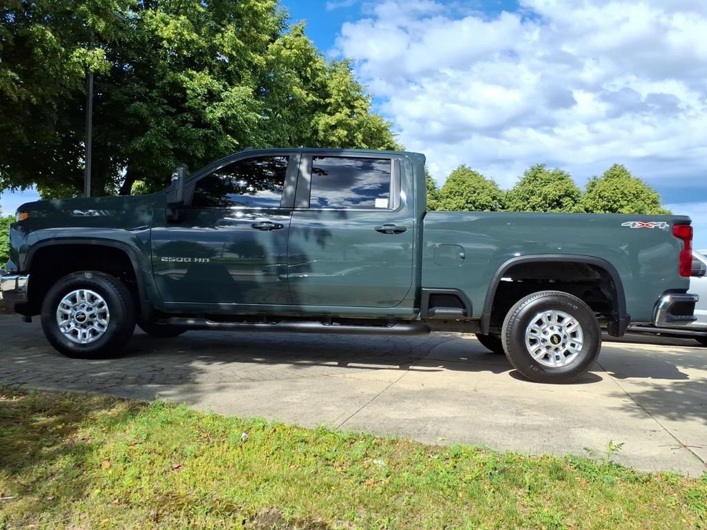 Used 2026 Chevrolet Silverado 2500 LT w/ Leather Package AWD/4WD image 2