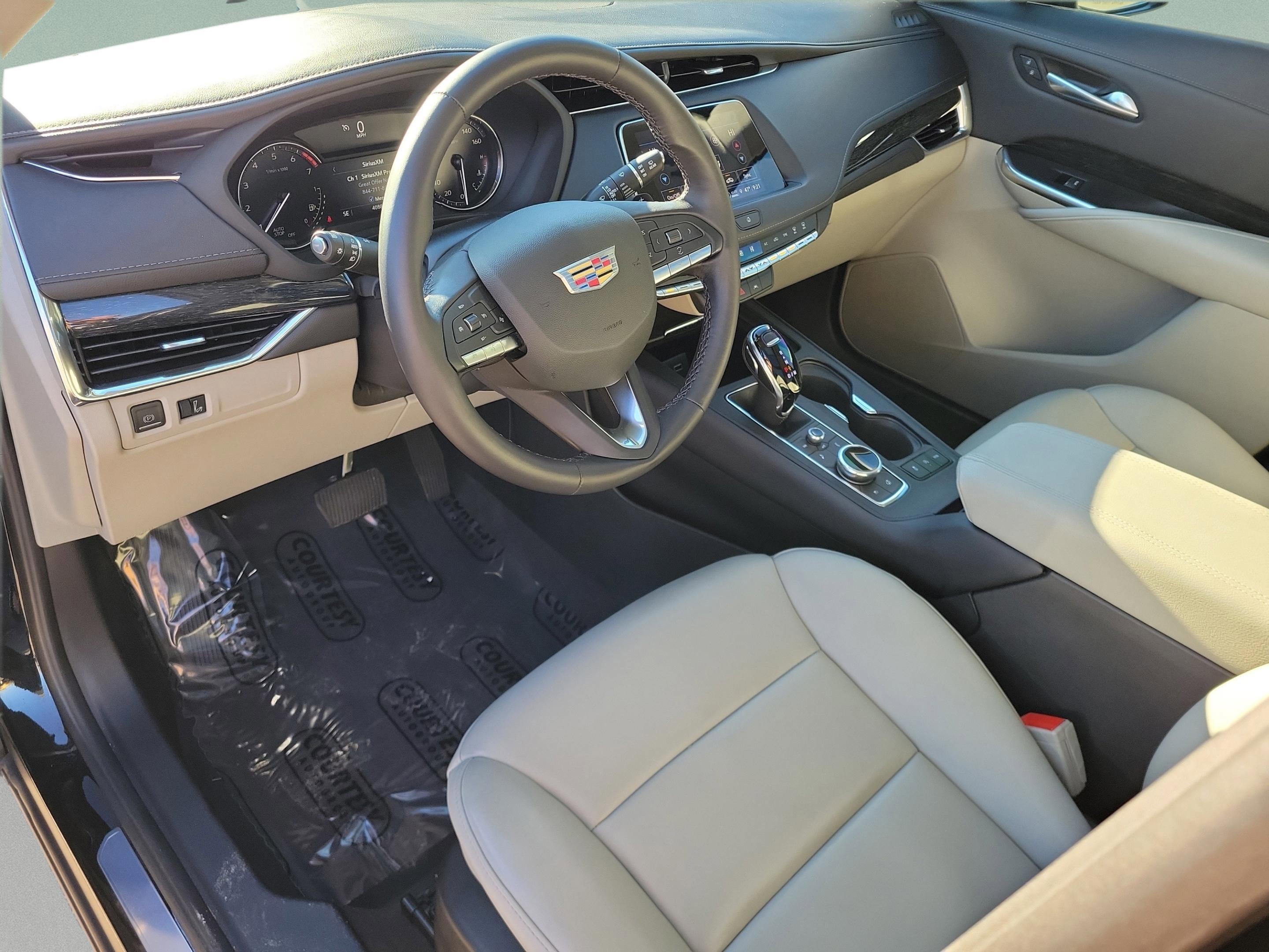 Used 2022 Cadillac XT4 Premium Luxury w/ Enhanced Visibility Package image 25