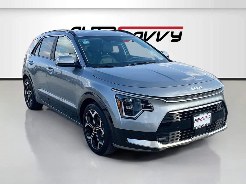 Used 2024 Kia Niro SX Touring image 1