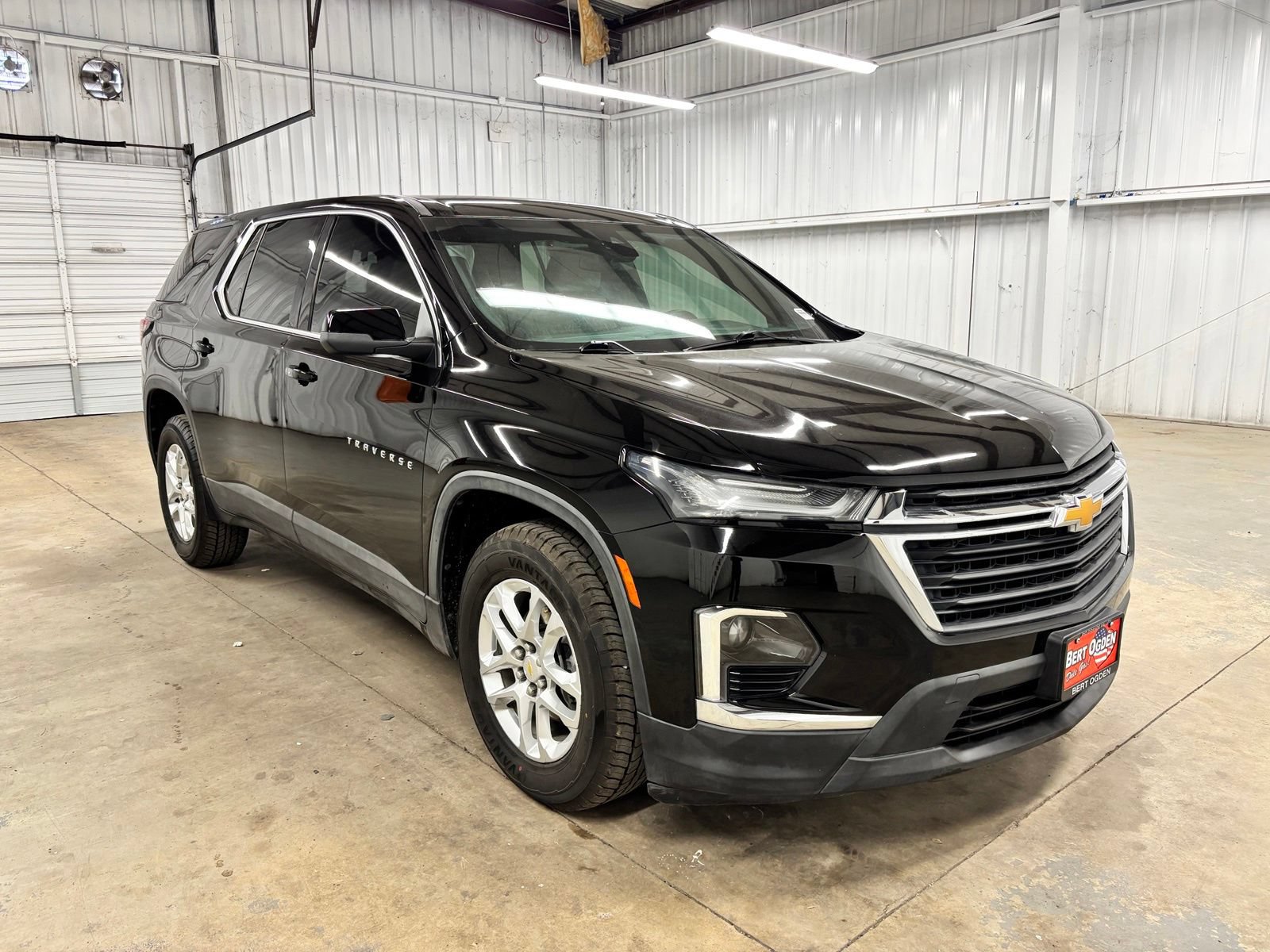 Used 2023 Chevrolet Traverse LS FWD image 1