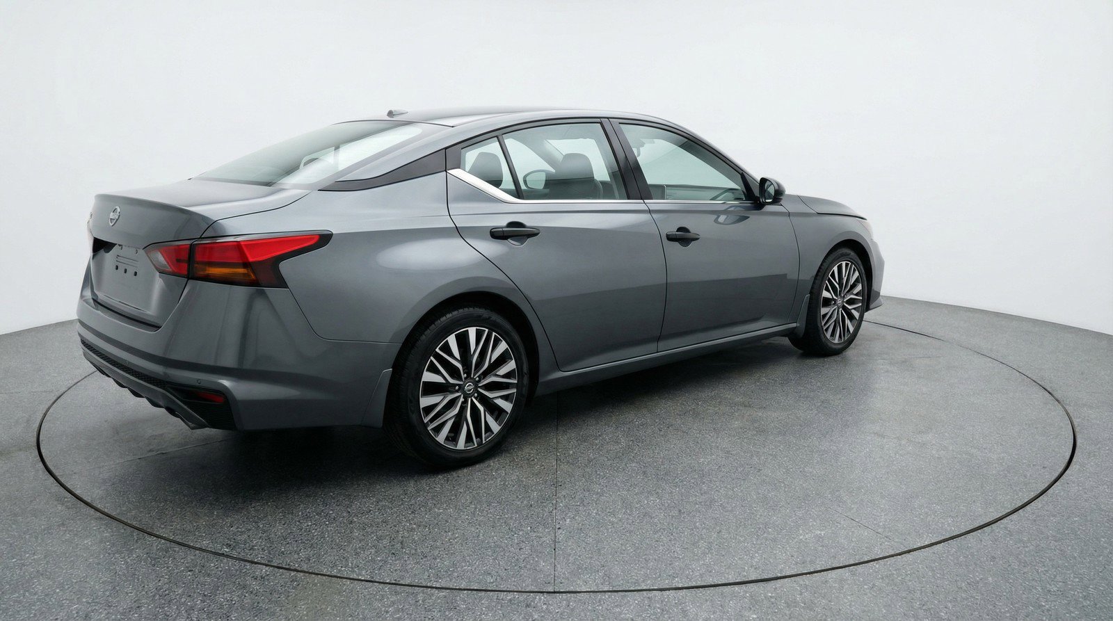 Used 2025 Nissan Altima 2.5 SV FWD image 9