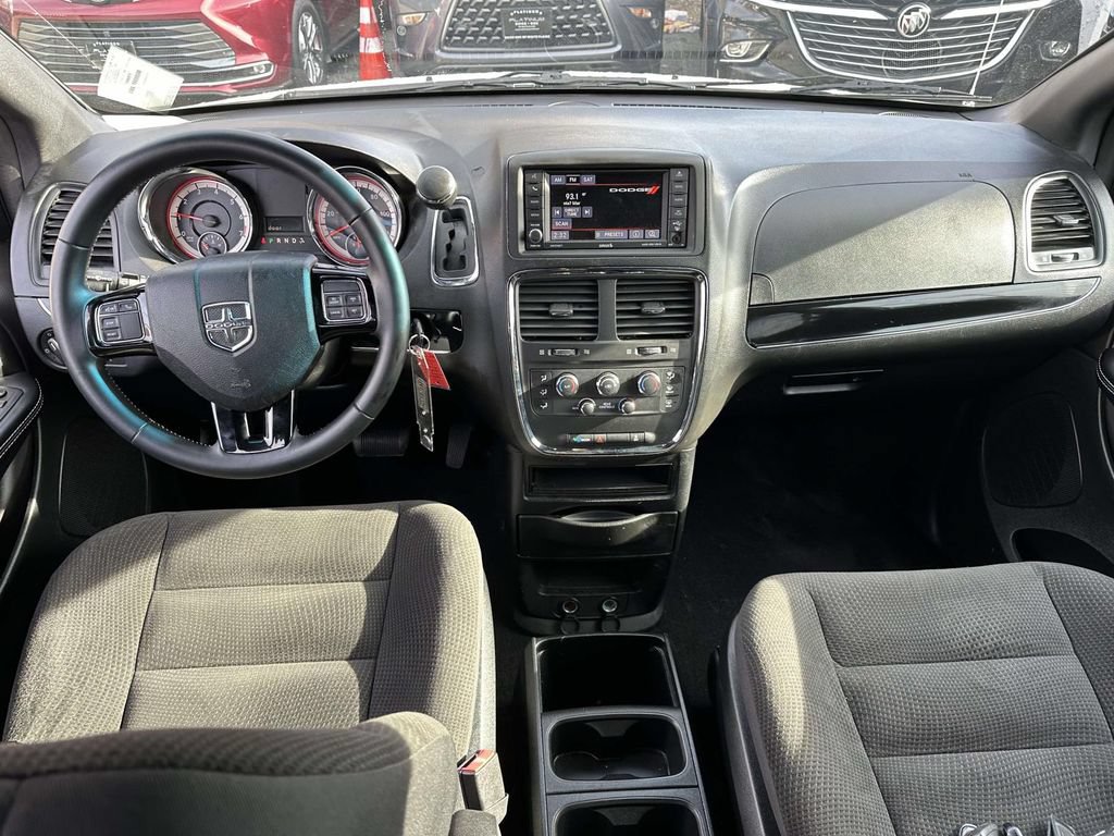 Used 2017 Dodge Grand Caravan SE FWD image 14
