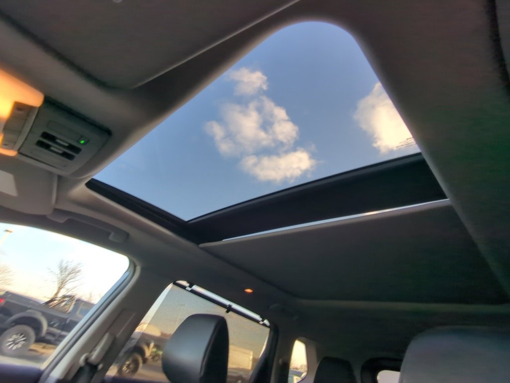 Used 2021 Nissan Rogue SV w/ Premium Package image 16