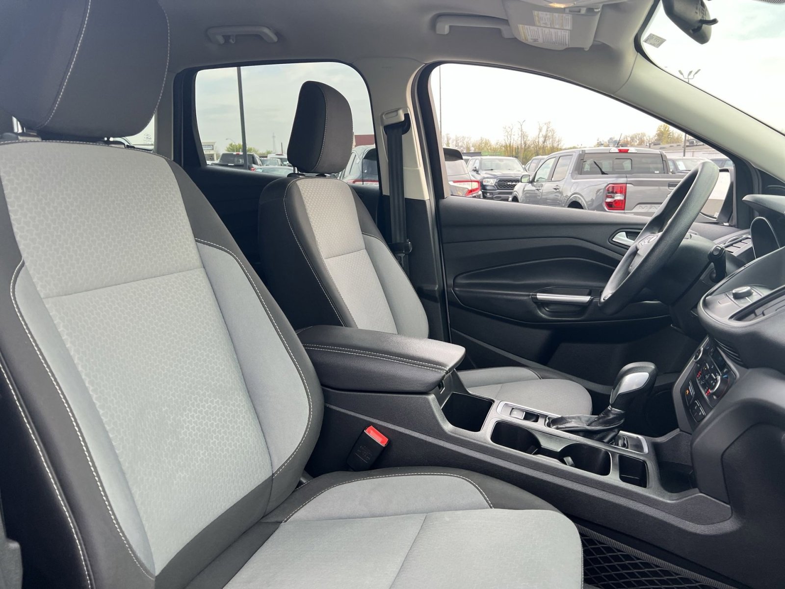 Used 2019 Ford Escape SE image 22