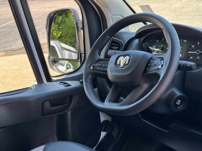 Used 2025 RAM ProMaster 2500 w/ Convenience Group FWD image 18