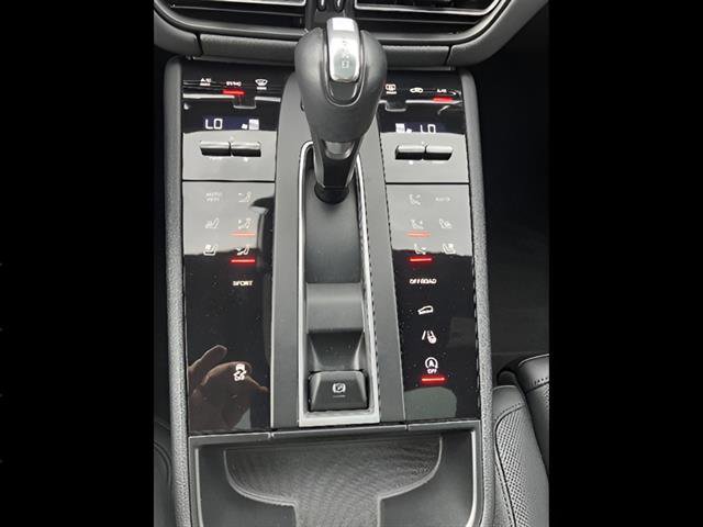 Used 2023 Porsche Macan AWD/4WD image 15