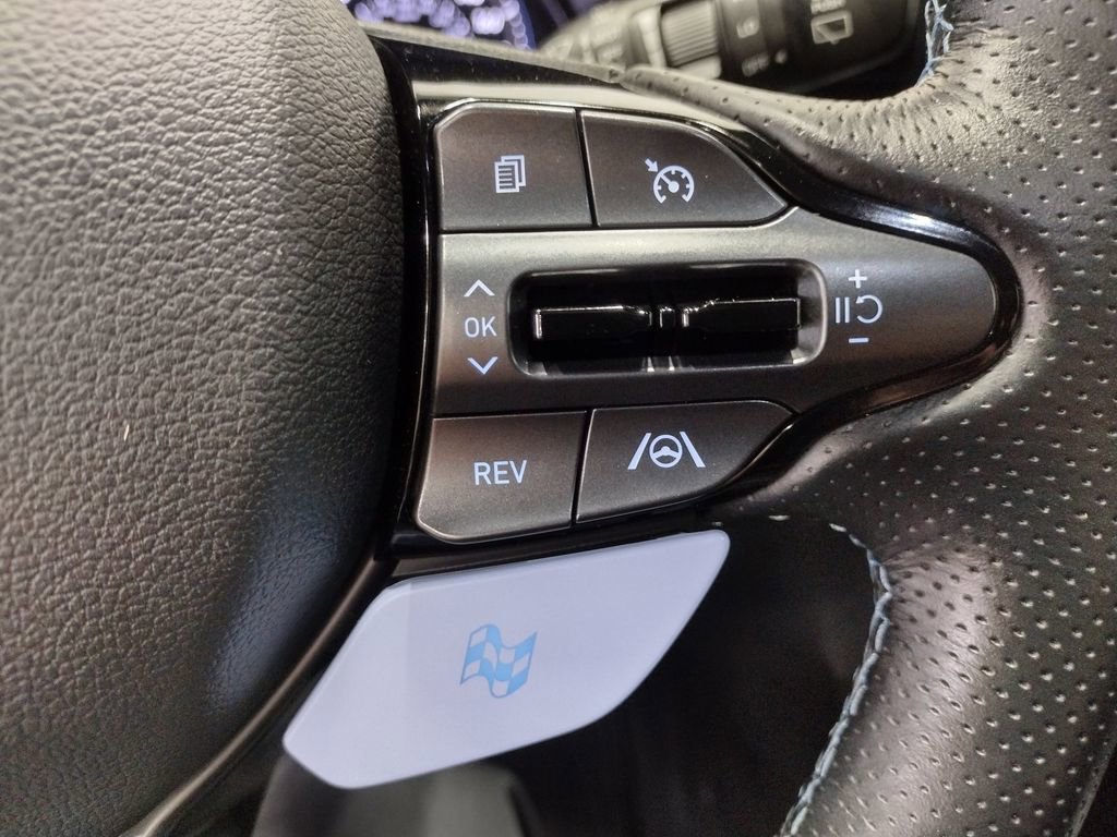 Certified 2022 Hyundai Veloster N Base image 23