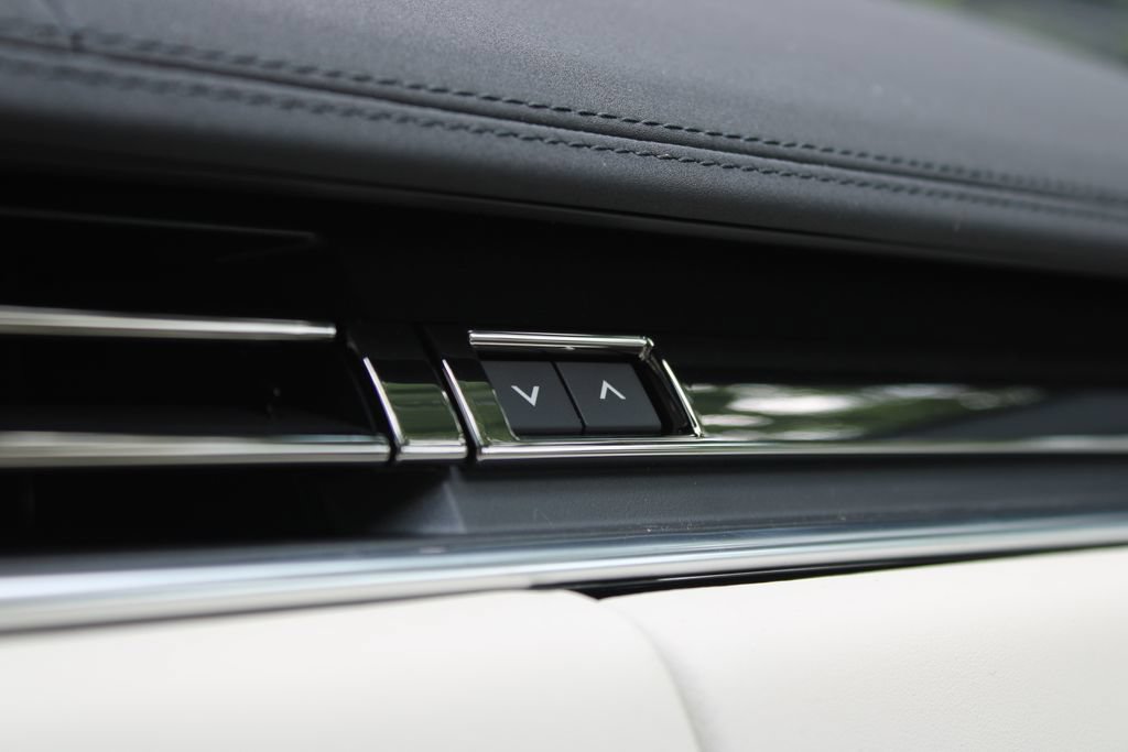 New 2026 Land Rover Range Rover Long Wheelbase SE AWD/4WD image 17