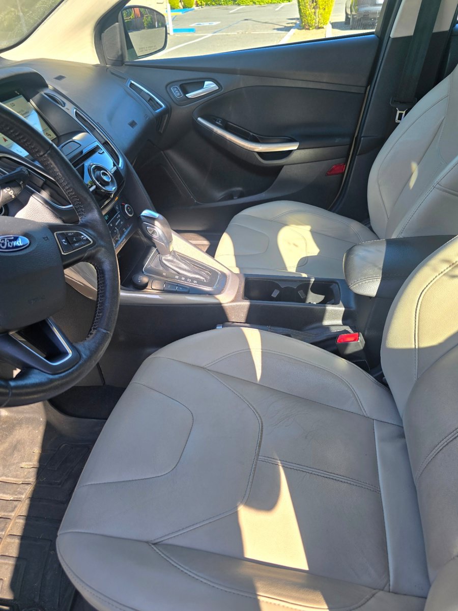 Used 2018 Ford Focus Titanium w/ Titanium Technology Package FWD image 5