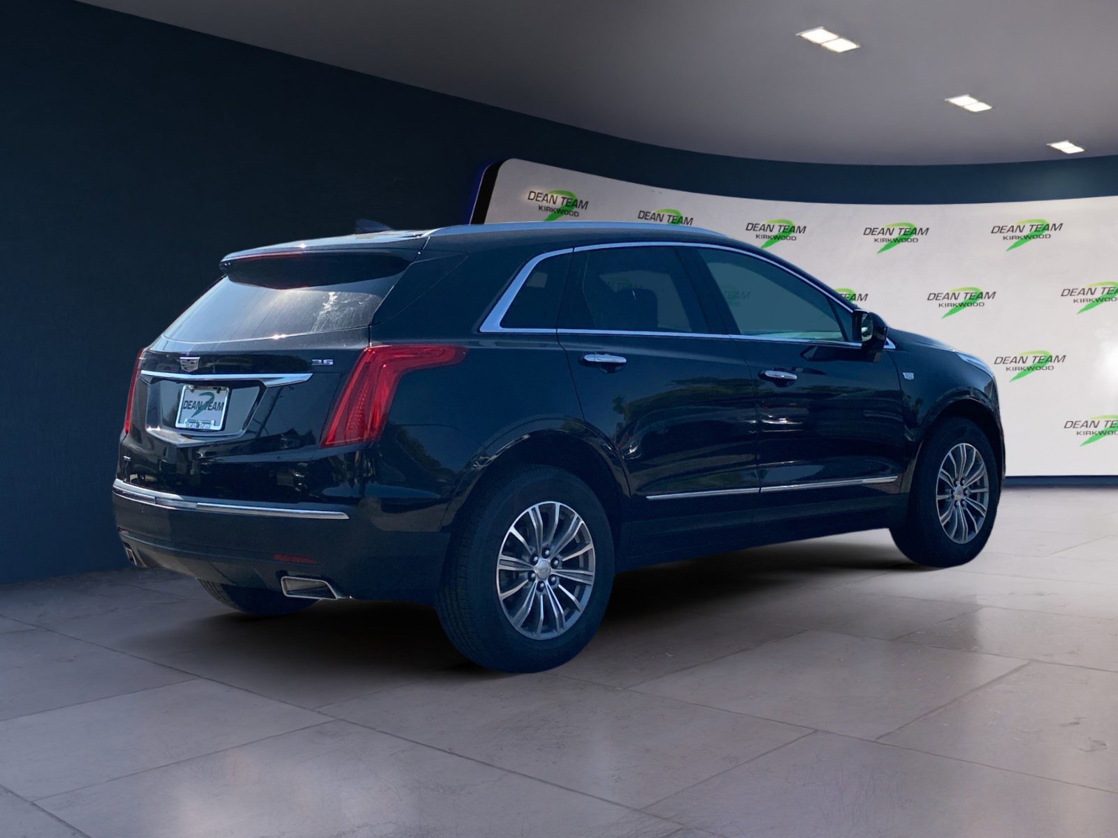 Used 2017 Cadillac XT5 Luxury w/ Driver Awareness Package AWD/4WD image 3