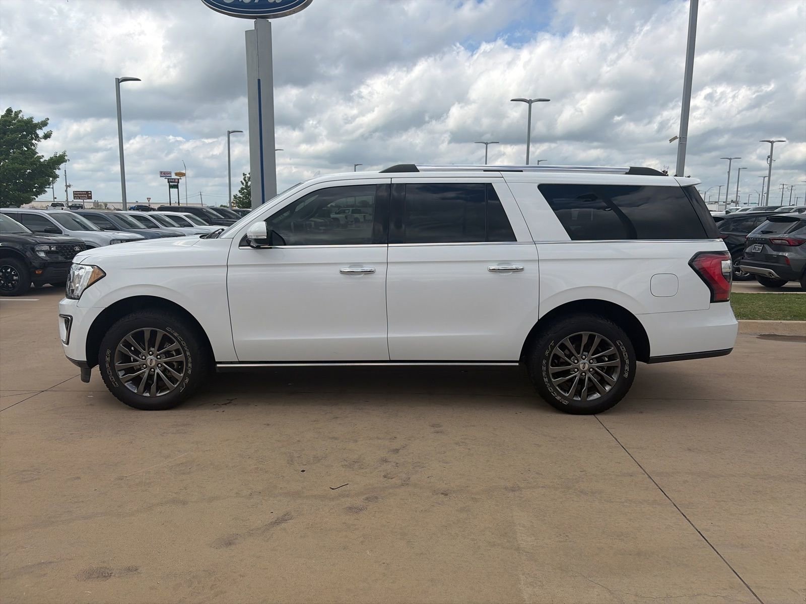 Used 2020 Ford Expedition Max Limited image 2