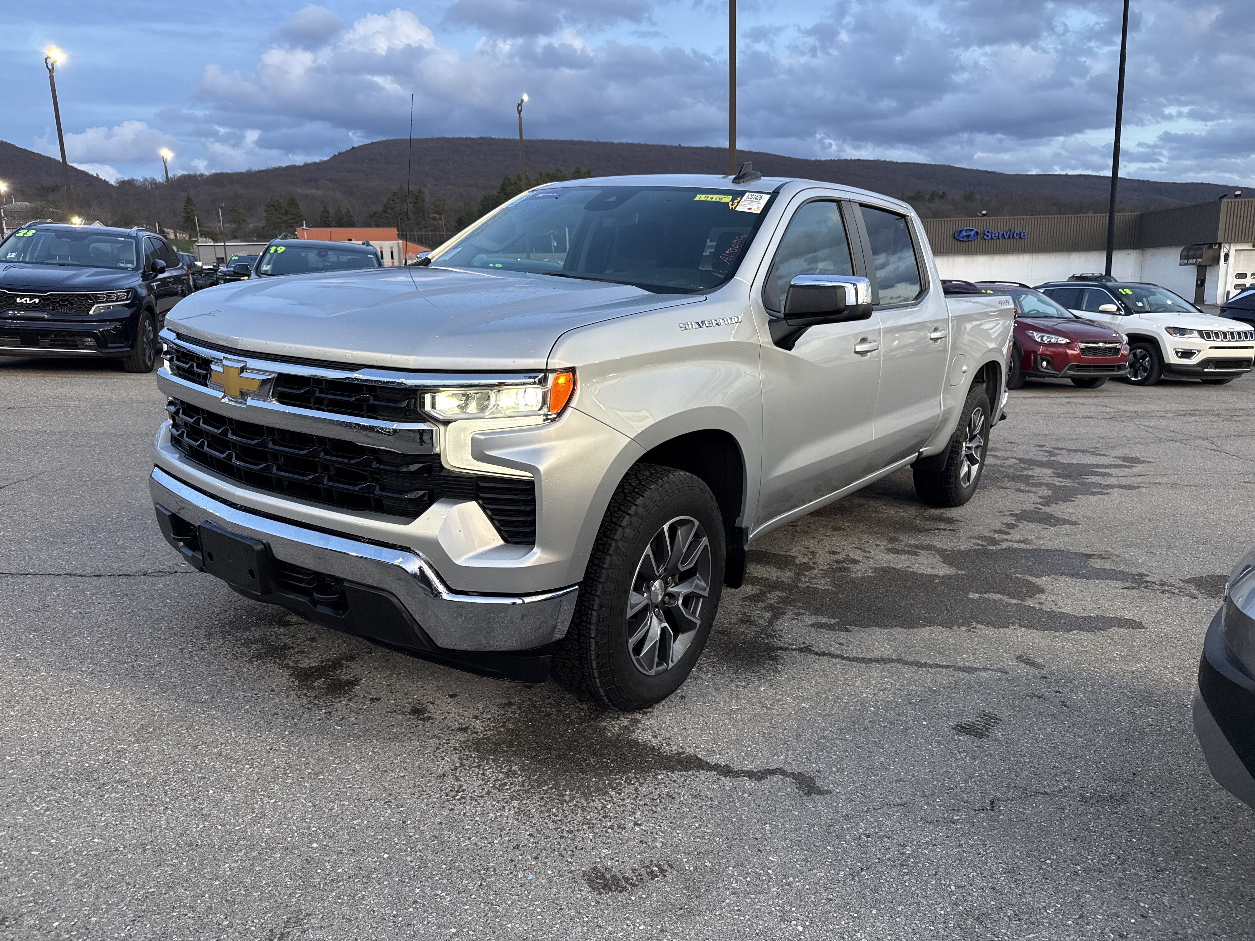 Used 2022 Chevrolet Silverado 1500 LT image 7
