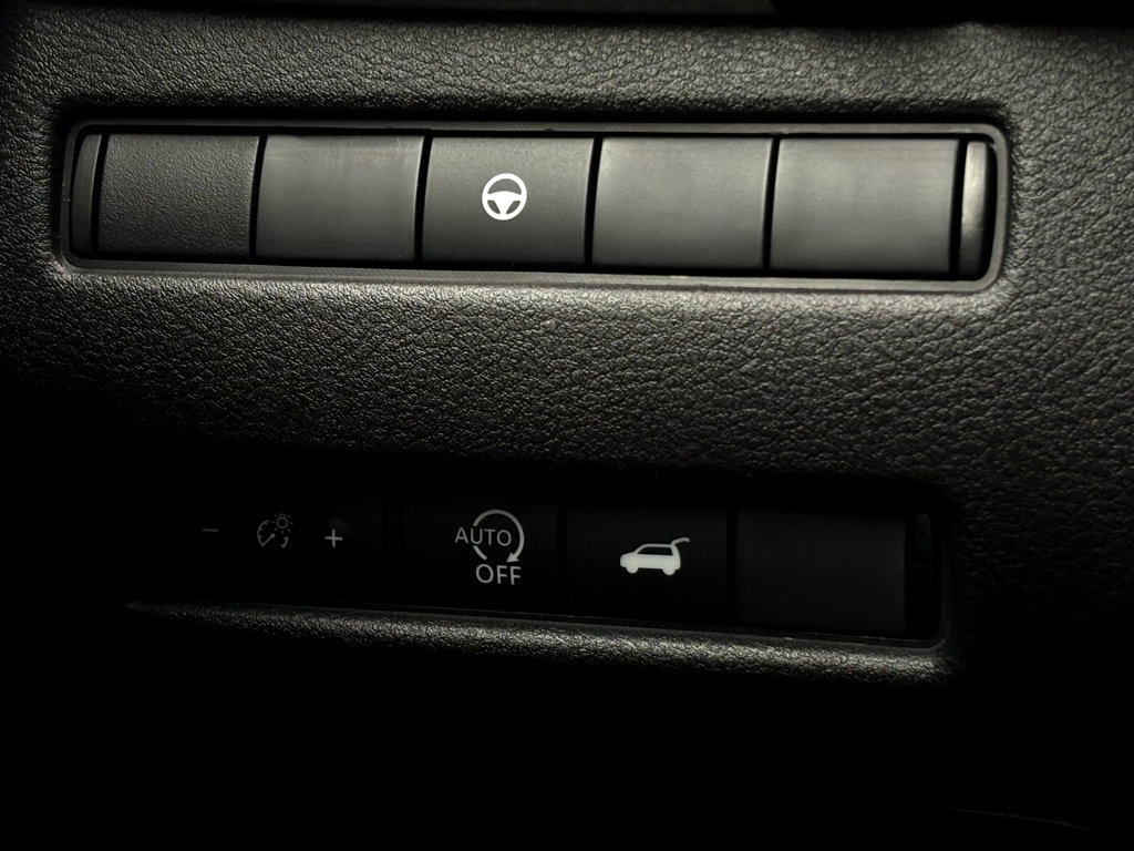 Used 2024 Nissan Rogue SV FWD image 27