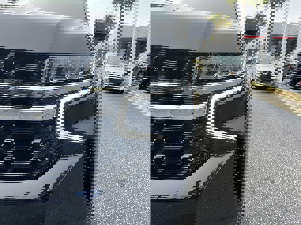 Used 2023 Chevrolet Suburban LS w/ Driver Alert Package image 6