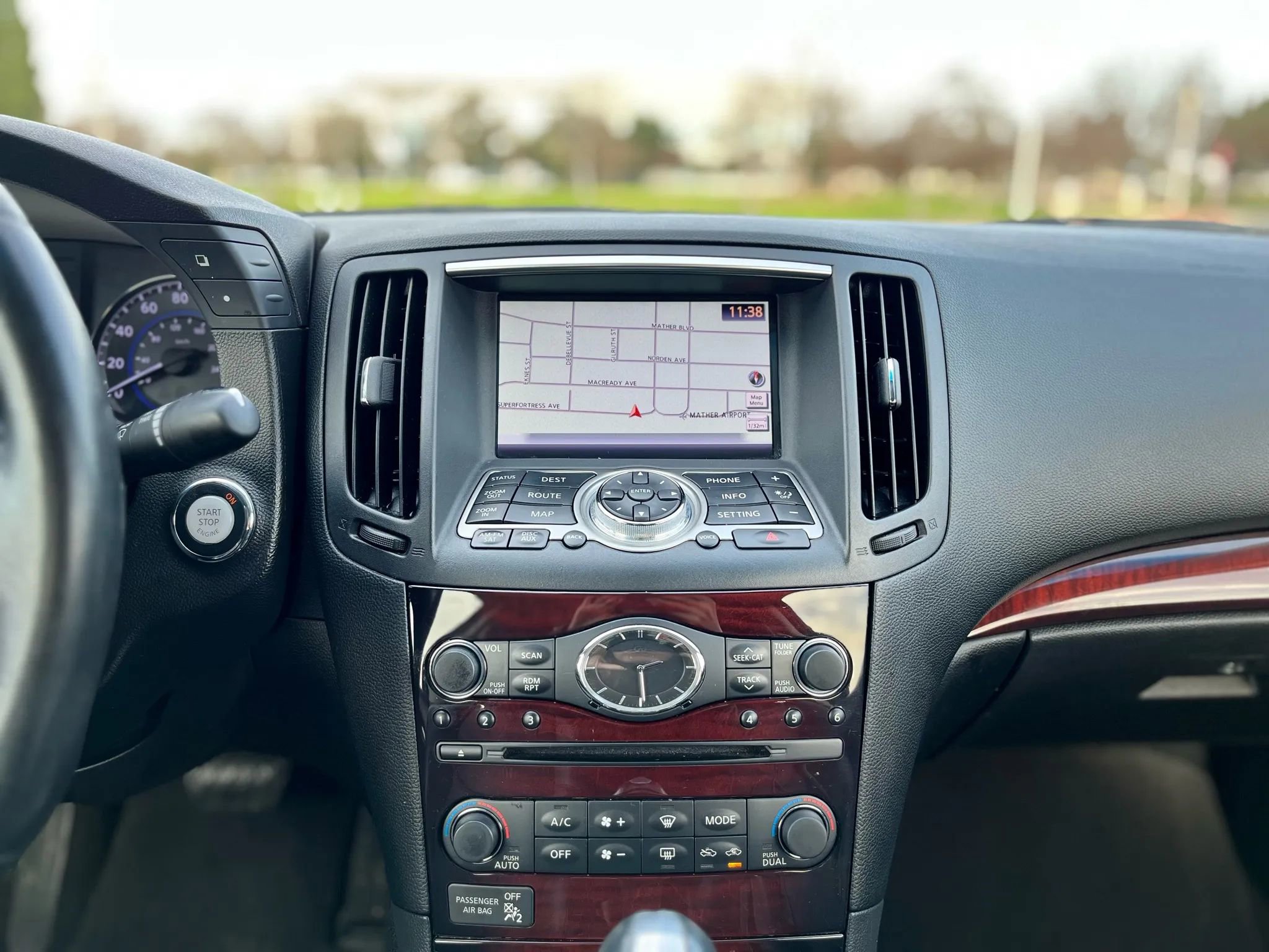 Used 2013 INFINITI G37 Journey w/ Premium Pkg image 16