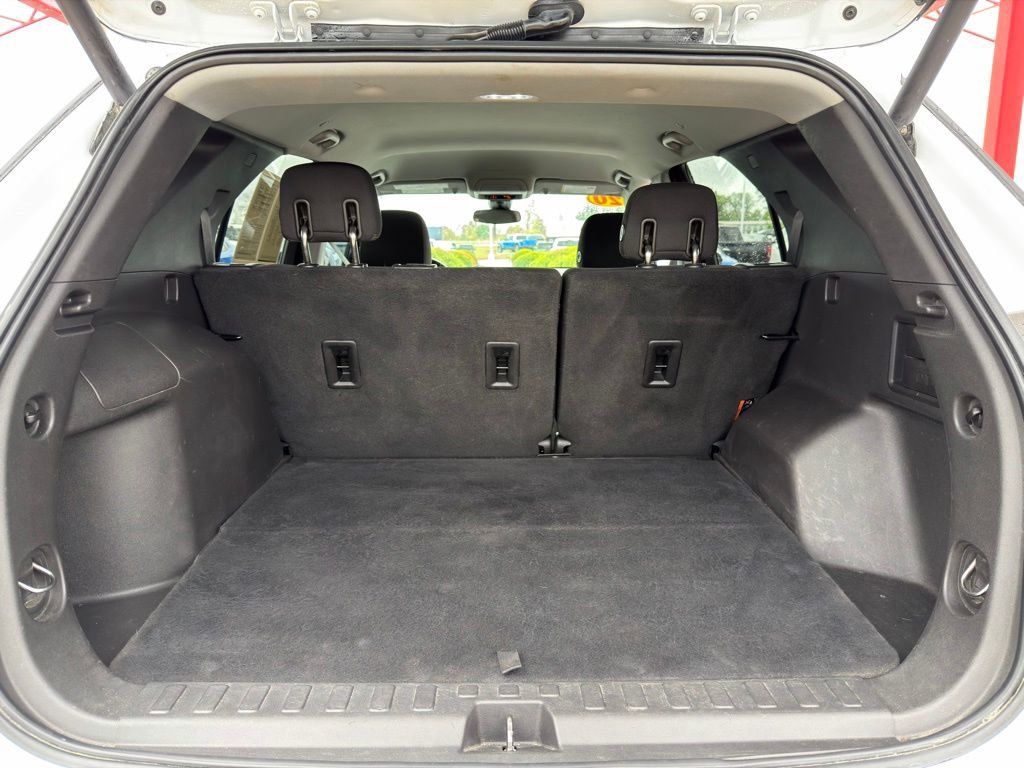 Used 2020 Chevrolet Equinox LT w/ Driver Convenience Package AWD/4WD image 35