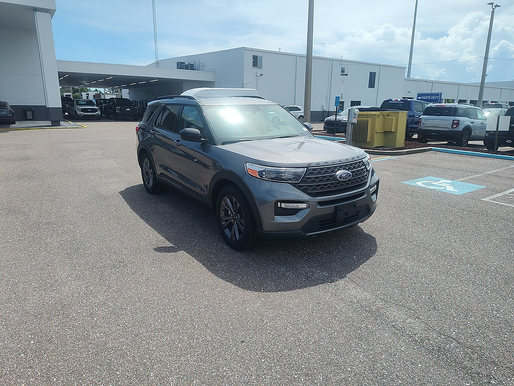 Certified 2024 Ford Explorer XLT w/ Equipment Group 202A RWD image 4