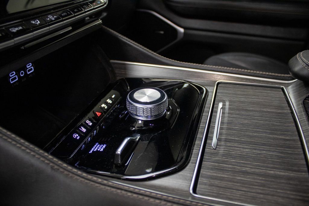 Used 2024 Jeep Wagoneer L Series II w/ Flexible Seating Group image 49