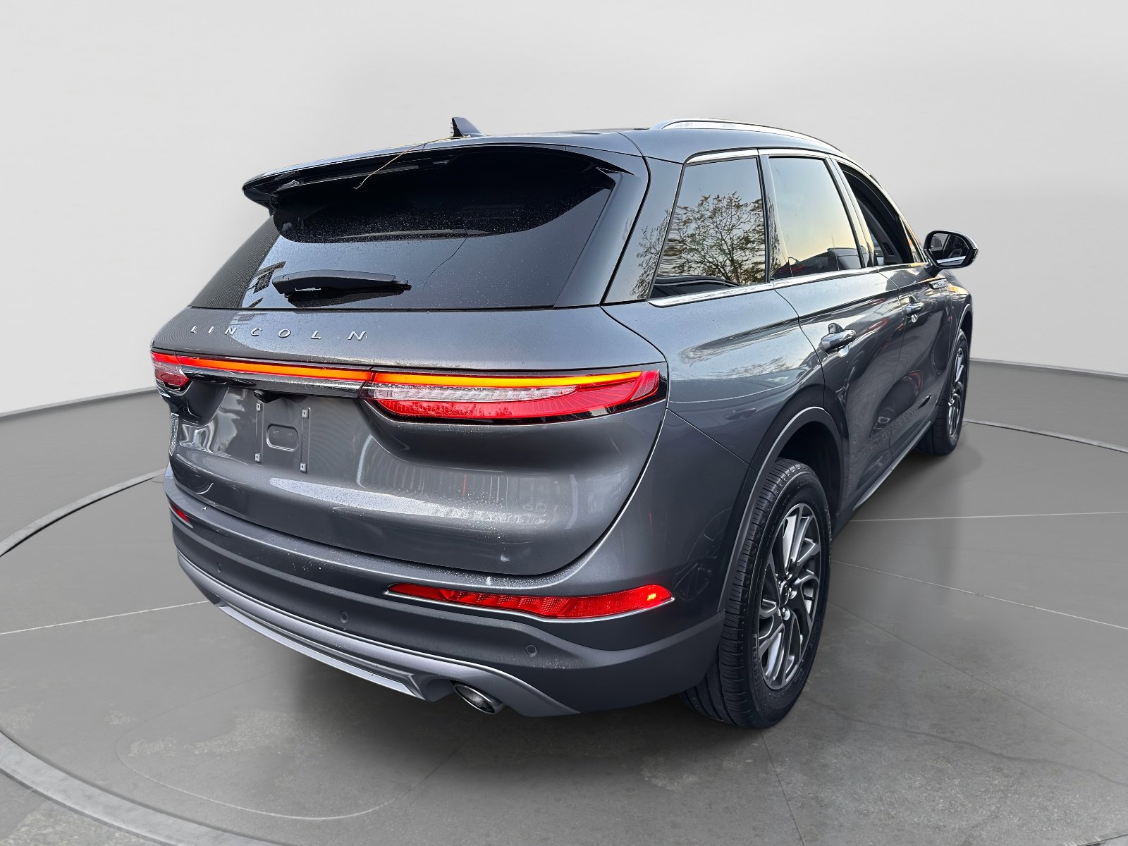 Used 2022 Lincoln Corsair AWD w/ Equipment Group 101A image 3