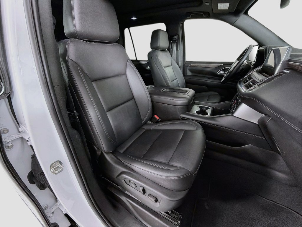 Used 2022 Chevrolet Tahoe Z71 w/ Luxury Package AWD/4WD image 30