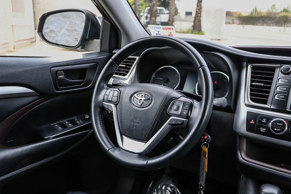 Used 2019 Toyota Highlander Plus image 14