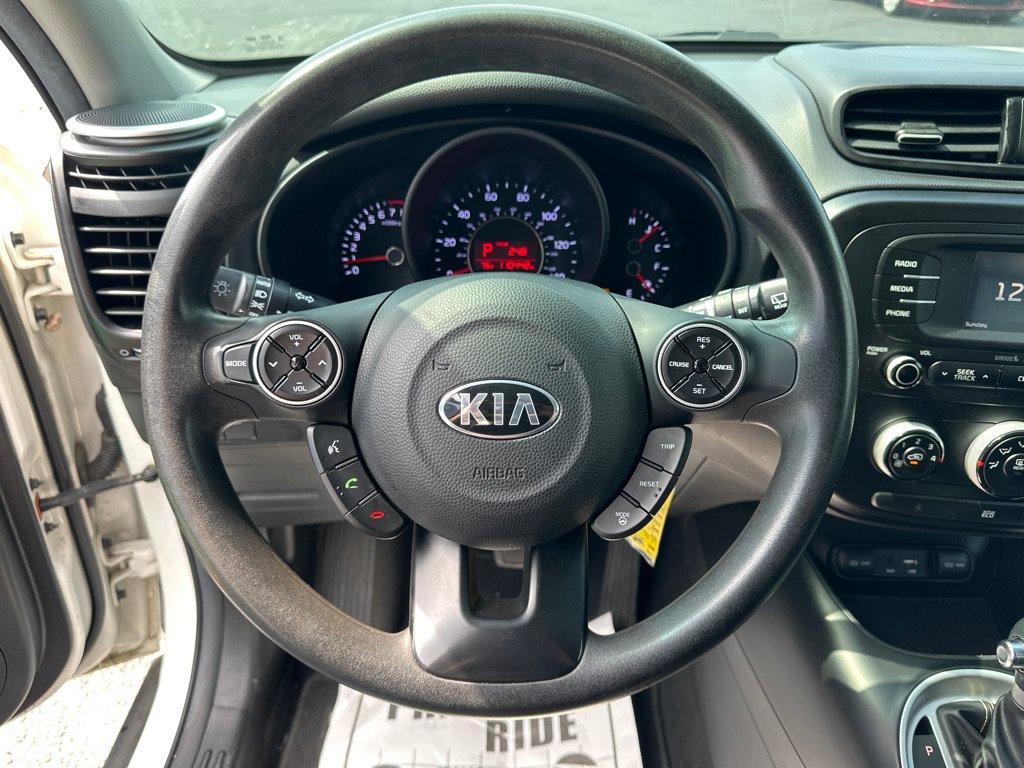 Used 2016 Kia Soul + FWD image 11