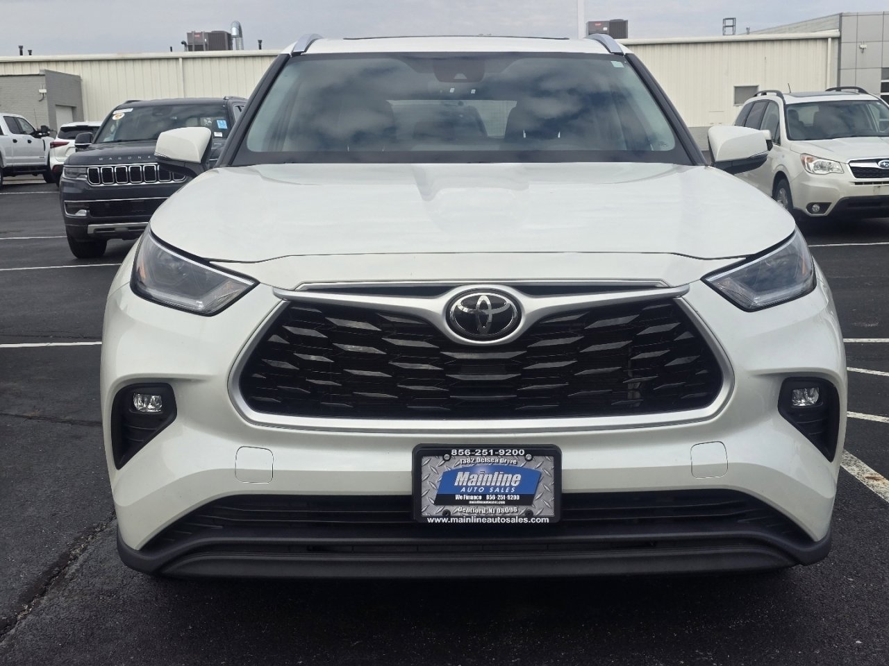 Used 2021 Toyota Highlander XLE image 2