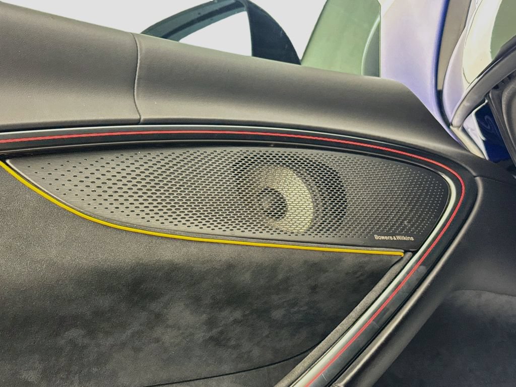 Used 2023 McLaren Artura RWD image 19