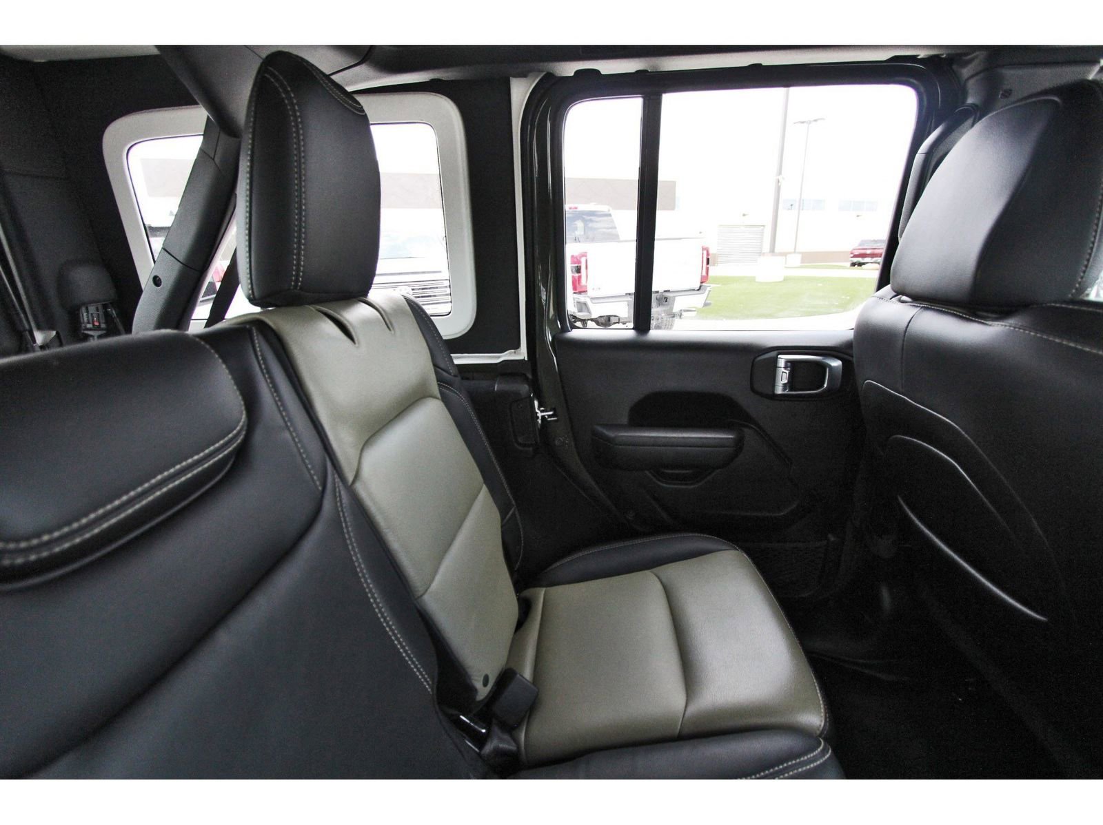 Used 2024 Jeep Wrangler Sport S image 14