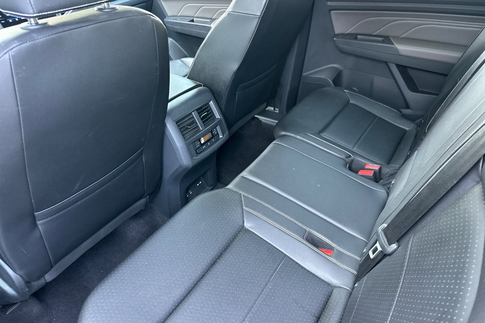 Used 2021 Volkswagen Atlas SE image 12