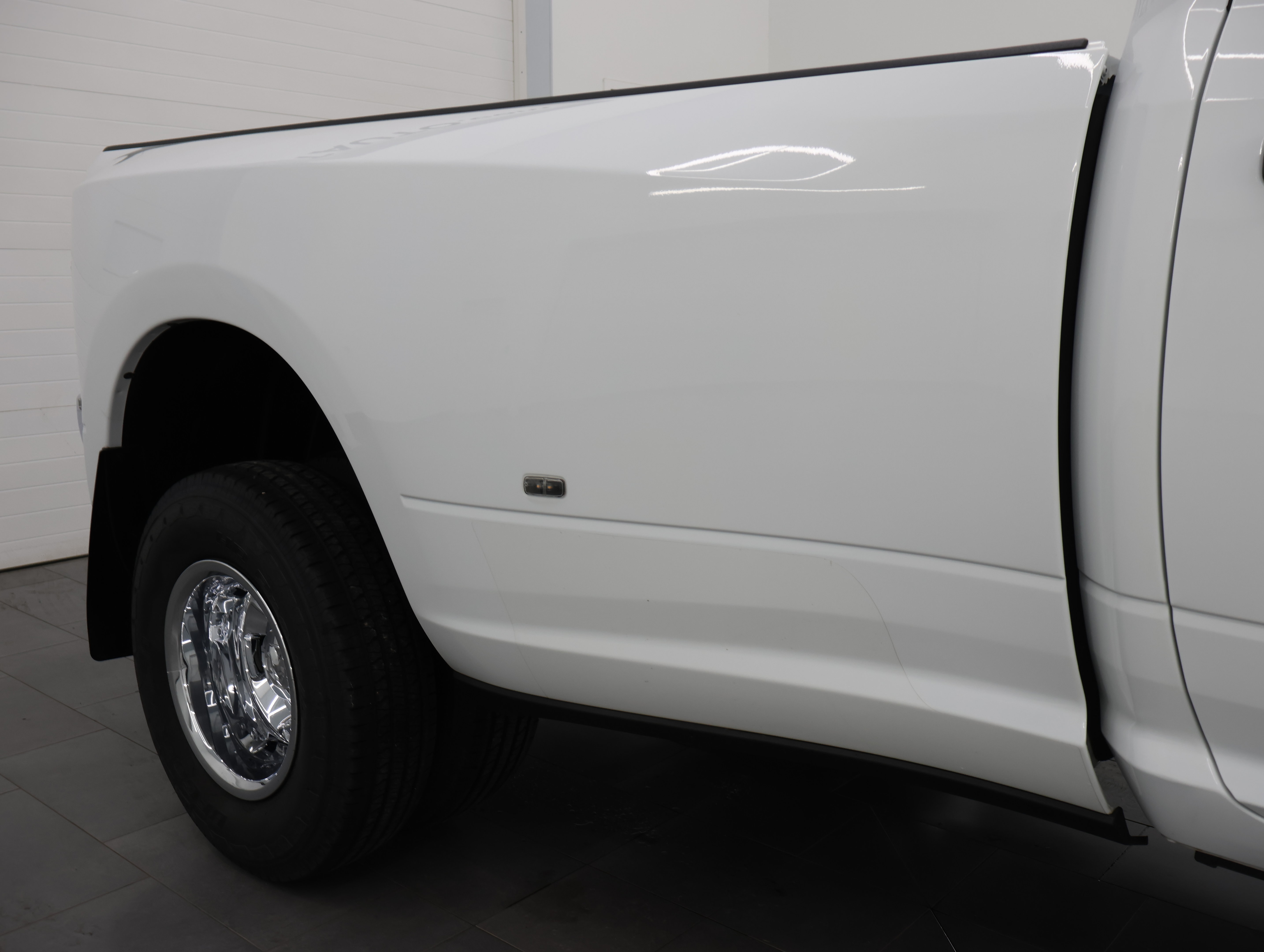 Used 2024 RAM 3500 Tradesman w/ Chrome Appearance Group AWD/4WD image 27