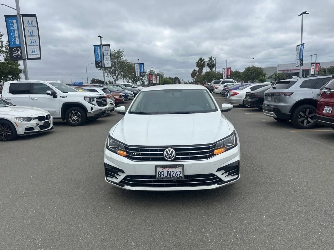 Used 2017 Volkswagen Passat 1.8T R-Line FWD image 1