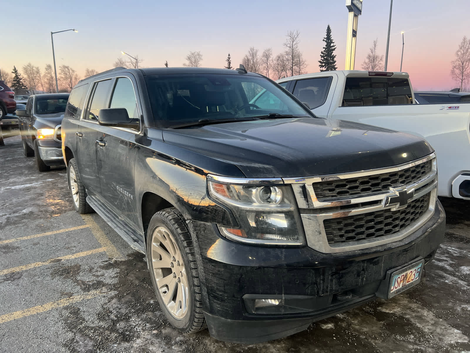 Used 2020 Chevrolet Suburban LT w/ Luxury Package image 2