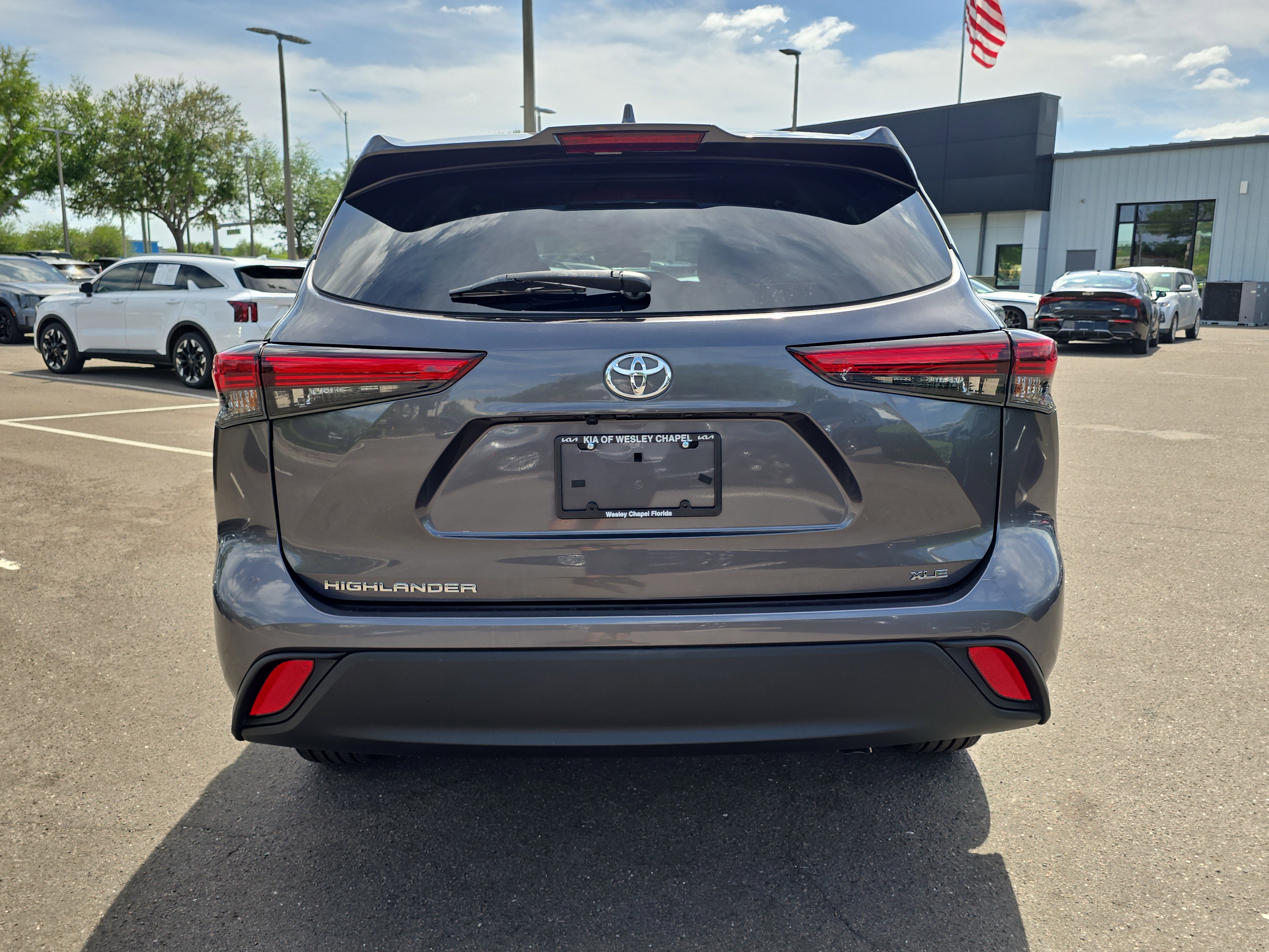 Used 2023 Toyota Highlander XLE image 7