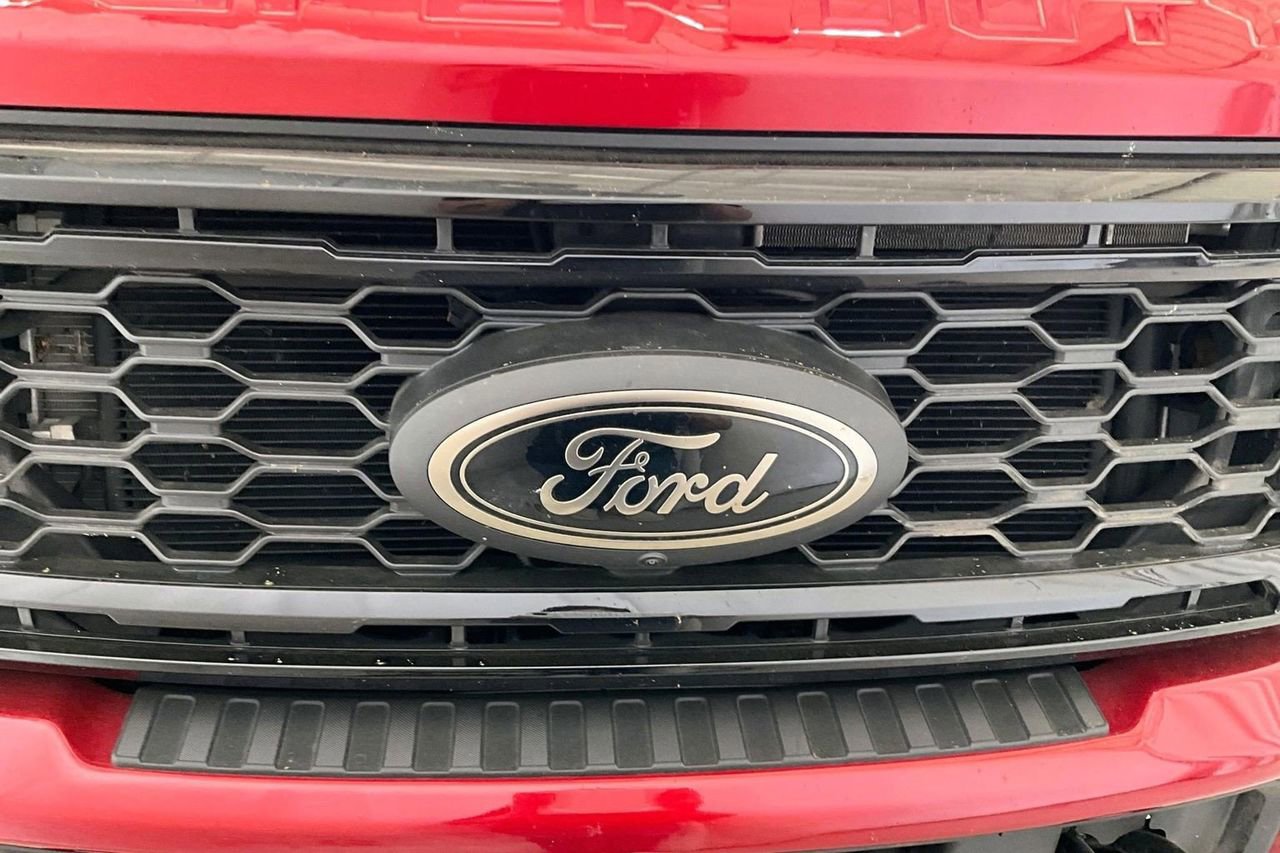 Used 2025 Ford F250 Lariat w/ Black Appearance Package image 27