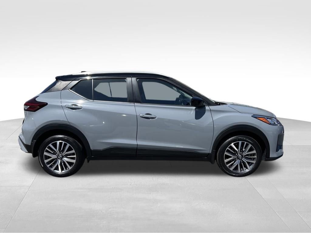 Used 2023 Nissan Kicks SV FWD image 6