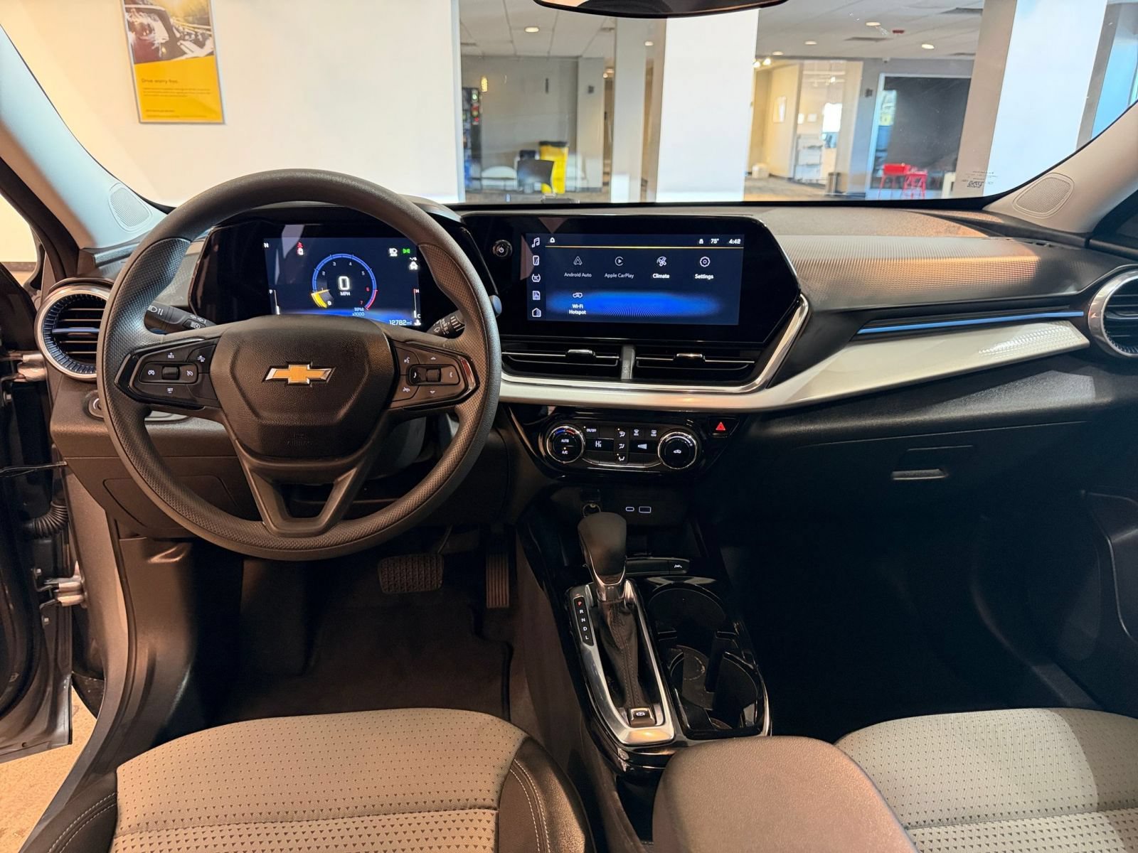 Used 2026 Chevrolet Trax LT FWD image 32