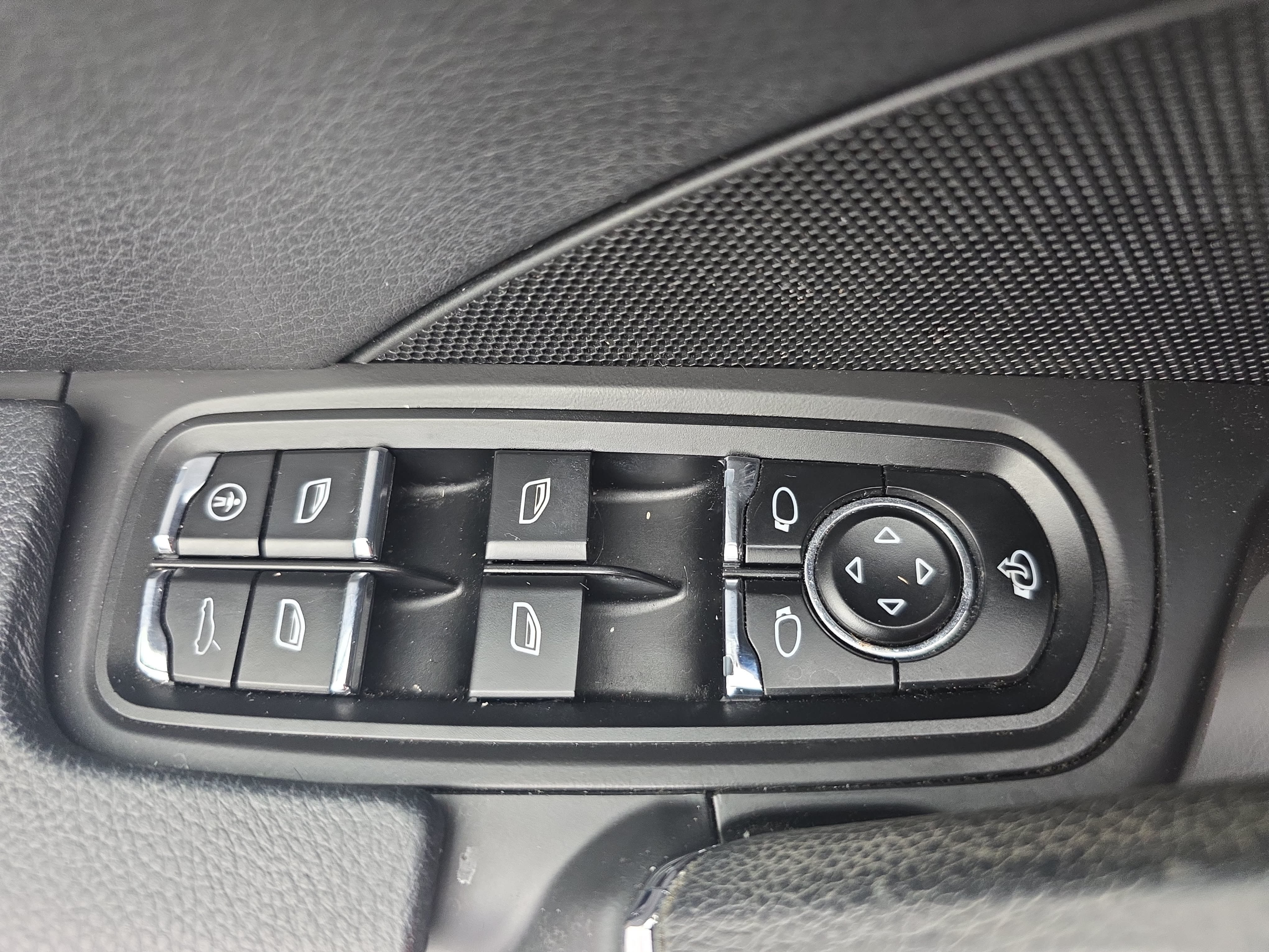 Used 2012 Porsche Cayenne AWD/4WD image 26