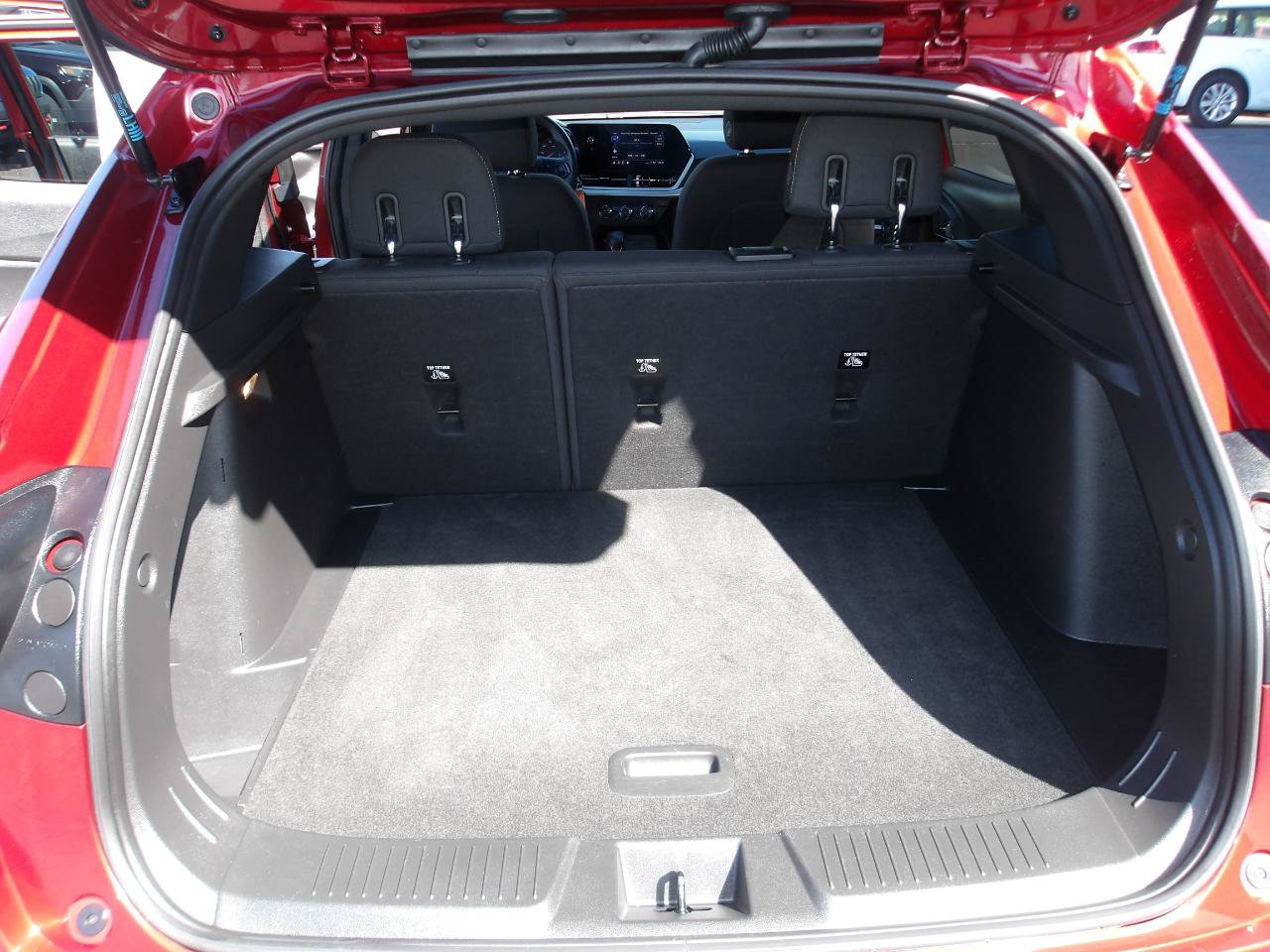 Used 2024 Chevrolet Trax RS w/ Sunroof Package FWD image 11