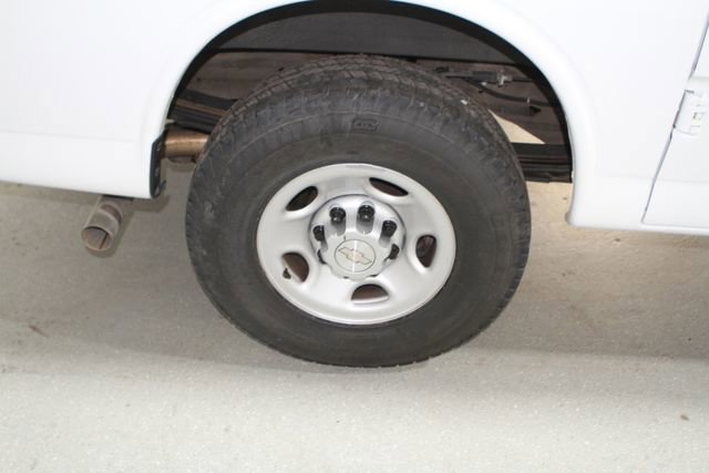 Used 2019 Chevrolet Express 3500 w/ Driver Convenience Package image 4