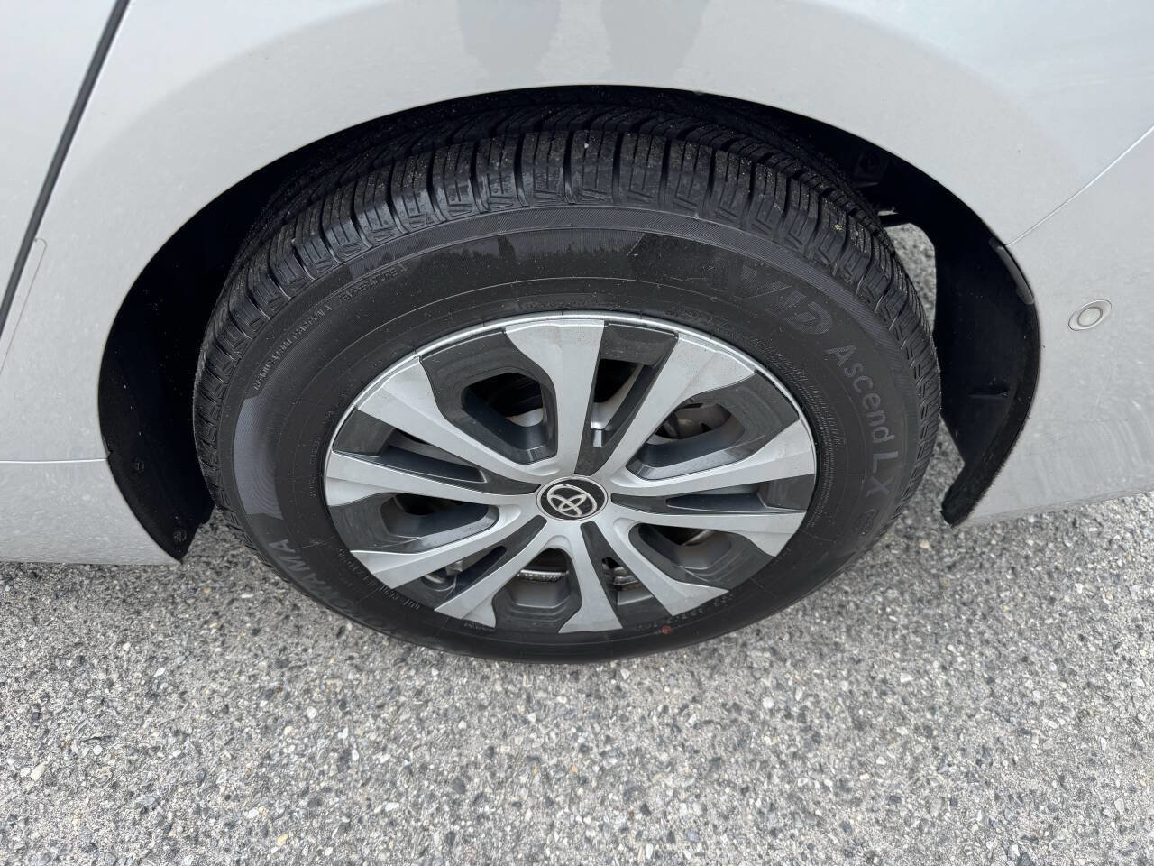 Used 2019 Toyota Prius LE AWD/4WD image 50