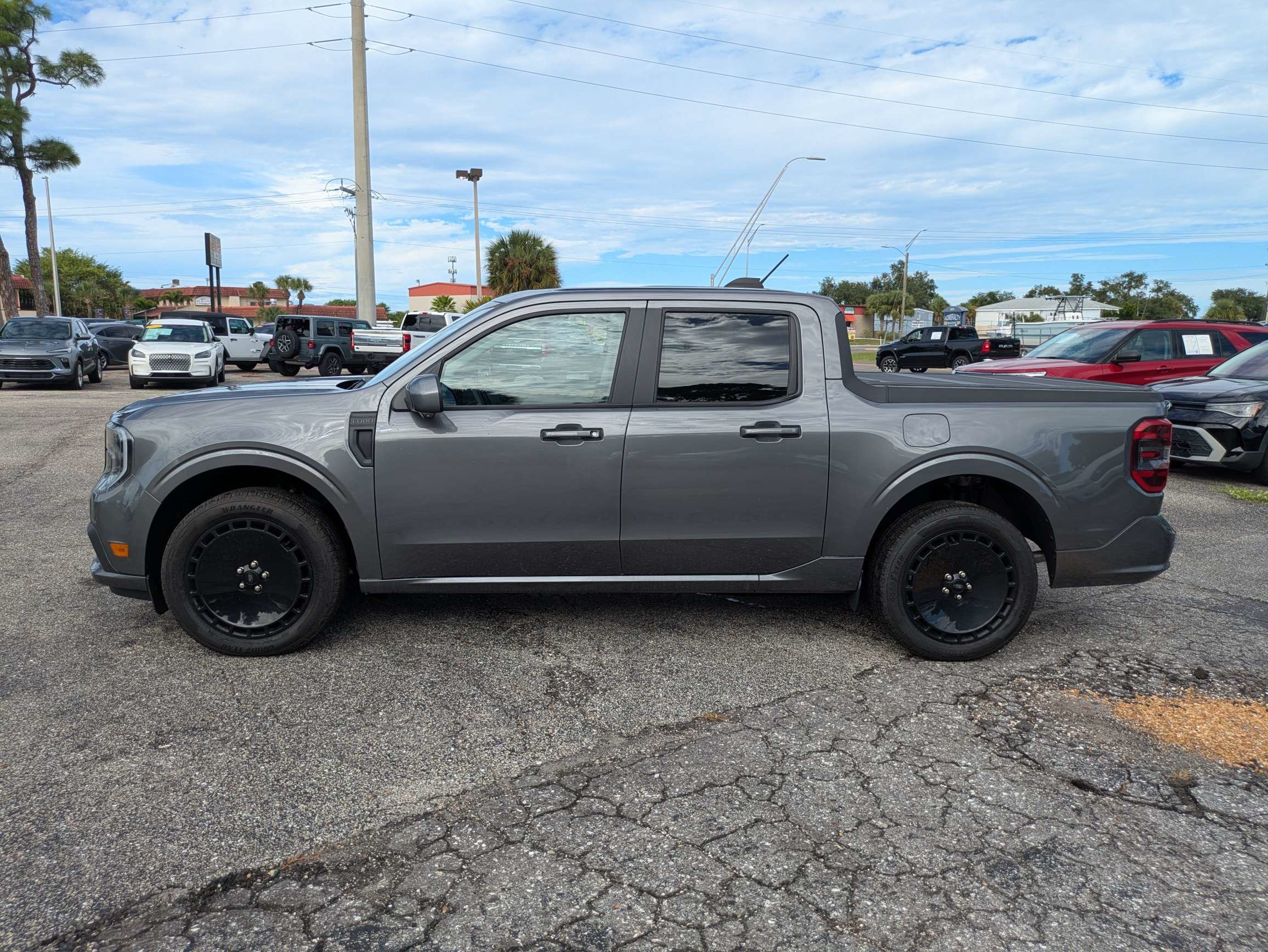 Used 2025 Ford Maverick Lobo AWD/4WD image 7