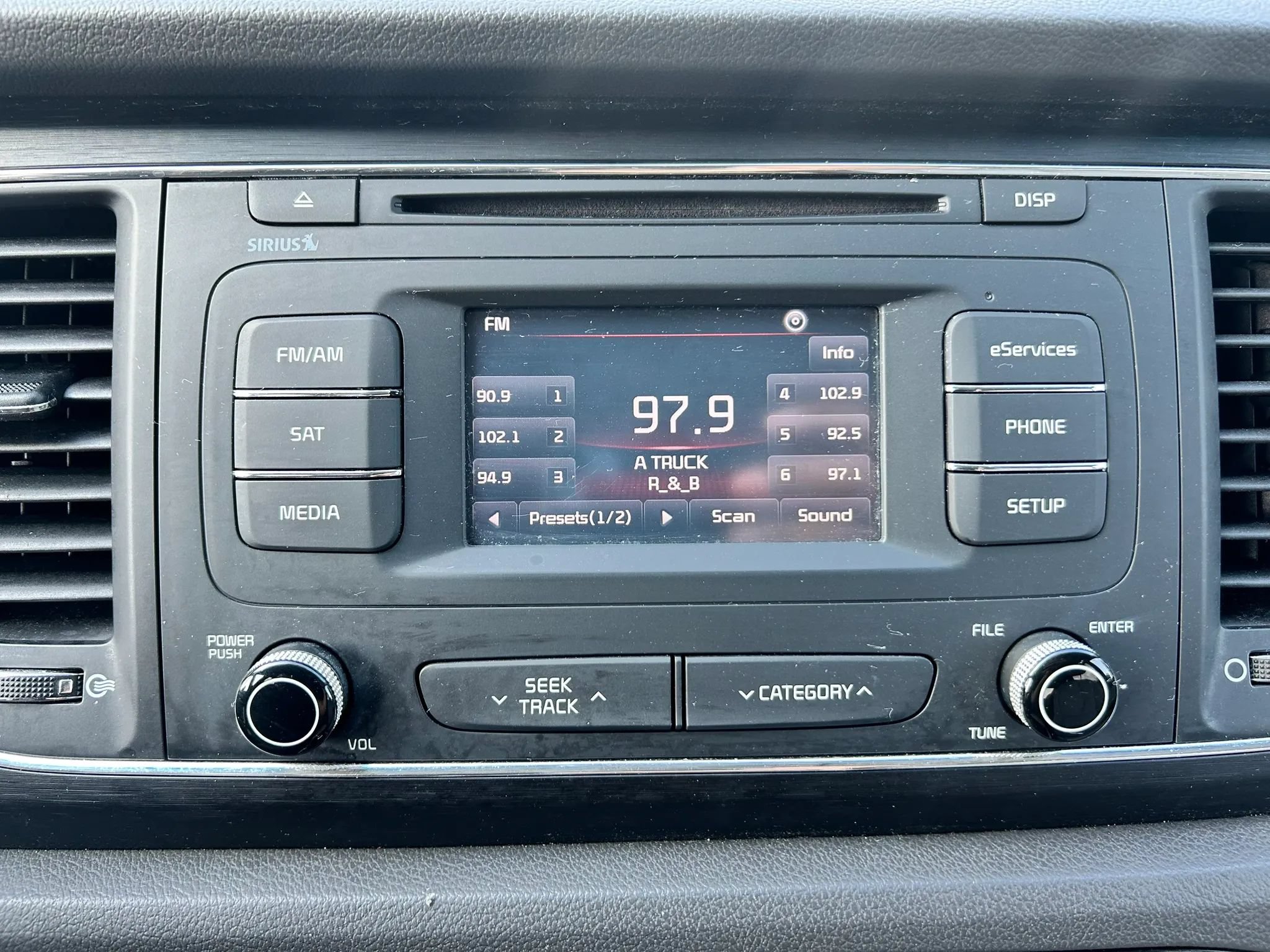 Used 2017 Kia Sedona LX w/ LX Essentials Premium Package FWD image 23