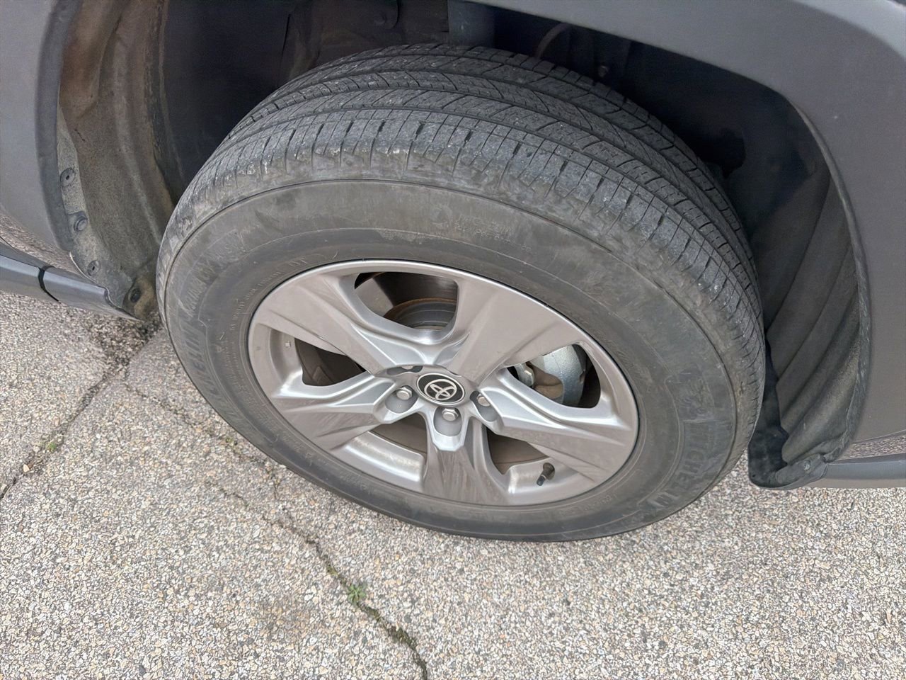 Used 2025 Toyota RAV4 XLE image 4