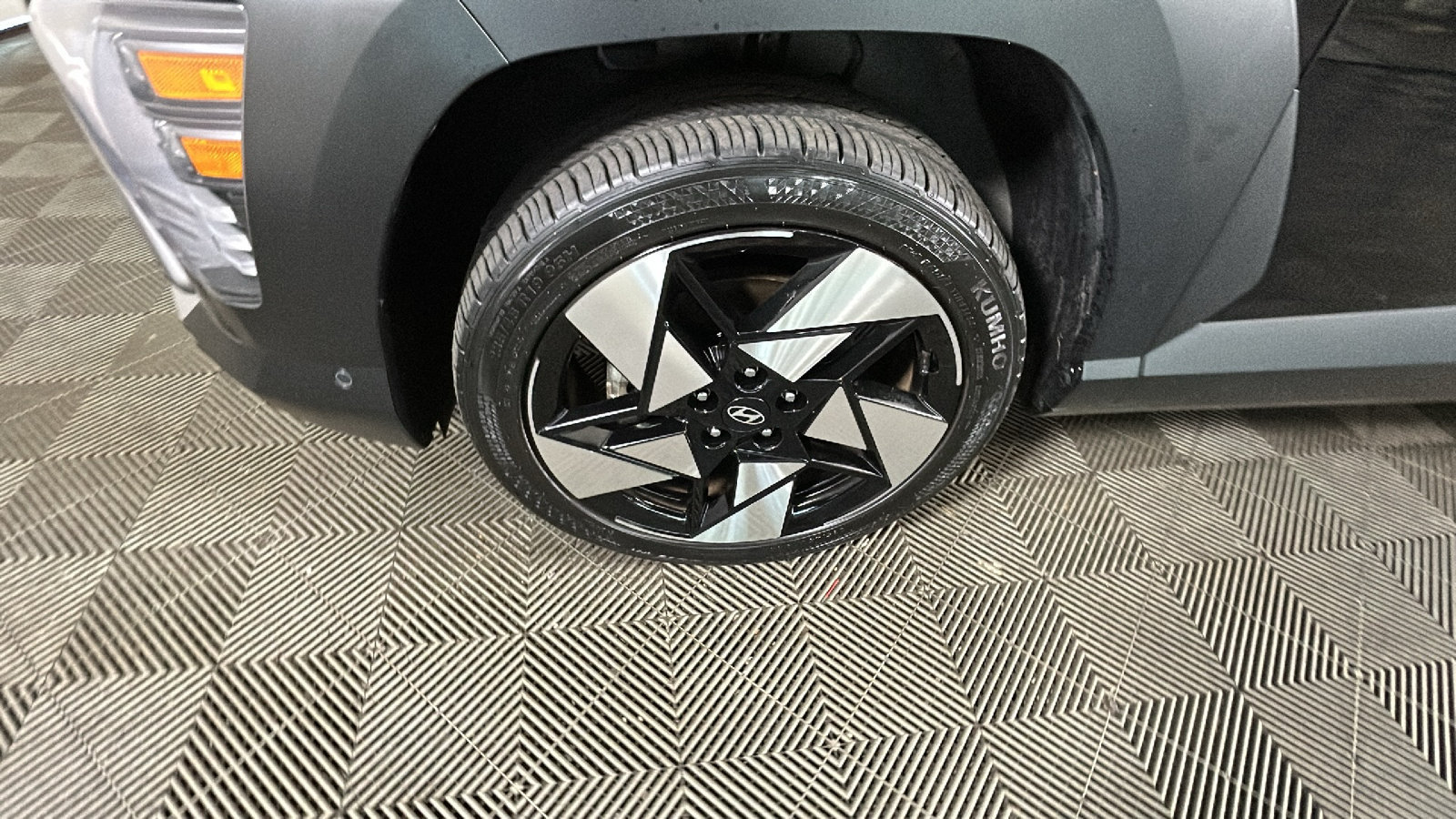 Used 2025 Hyundai Kona Limited AWD/4WD image 11