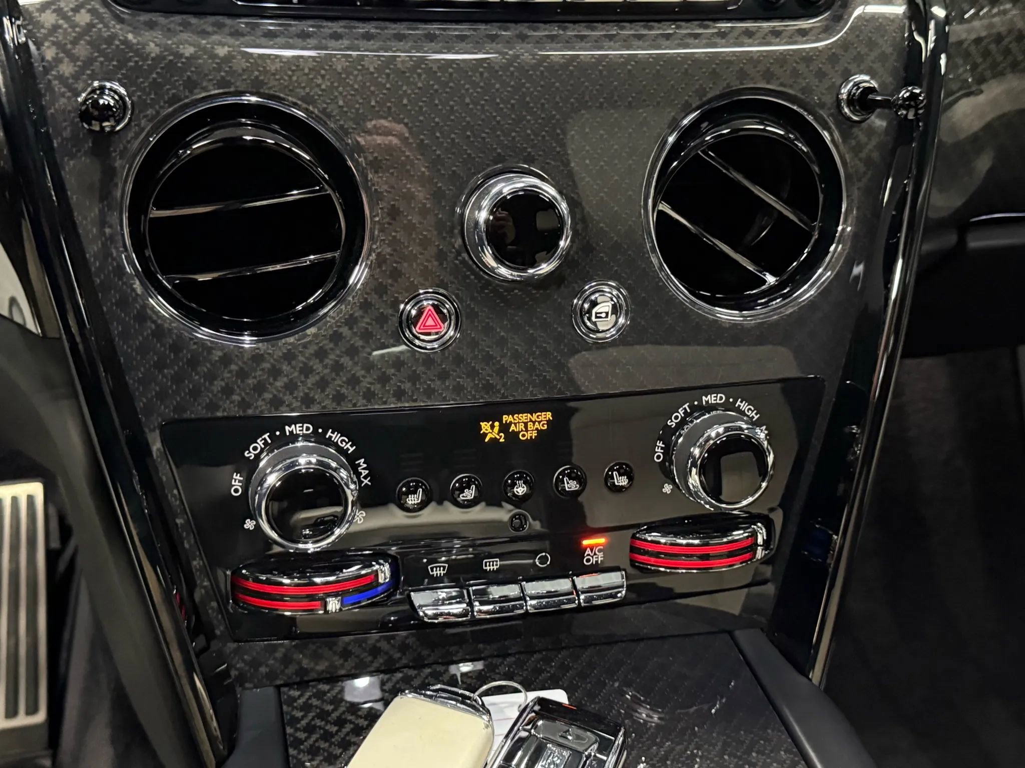 Used 2022 Rolls-Royce Cullinan Black Badge w/ Dark Exterior Package image 83