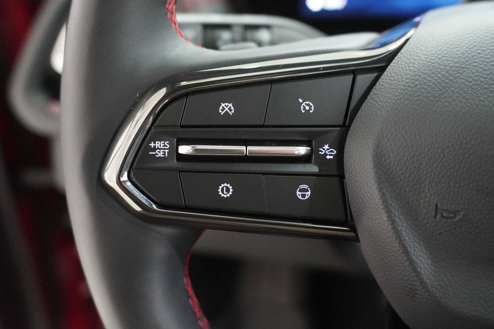 Used 2025 Chevrolet Traverse RS w/ LPO, Floor Liner Package FWD image 10