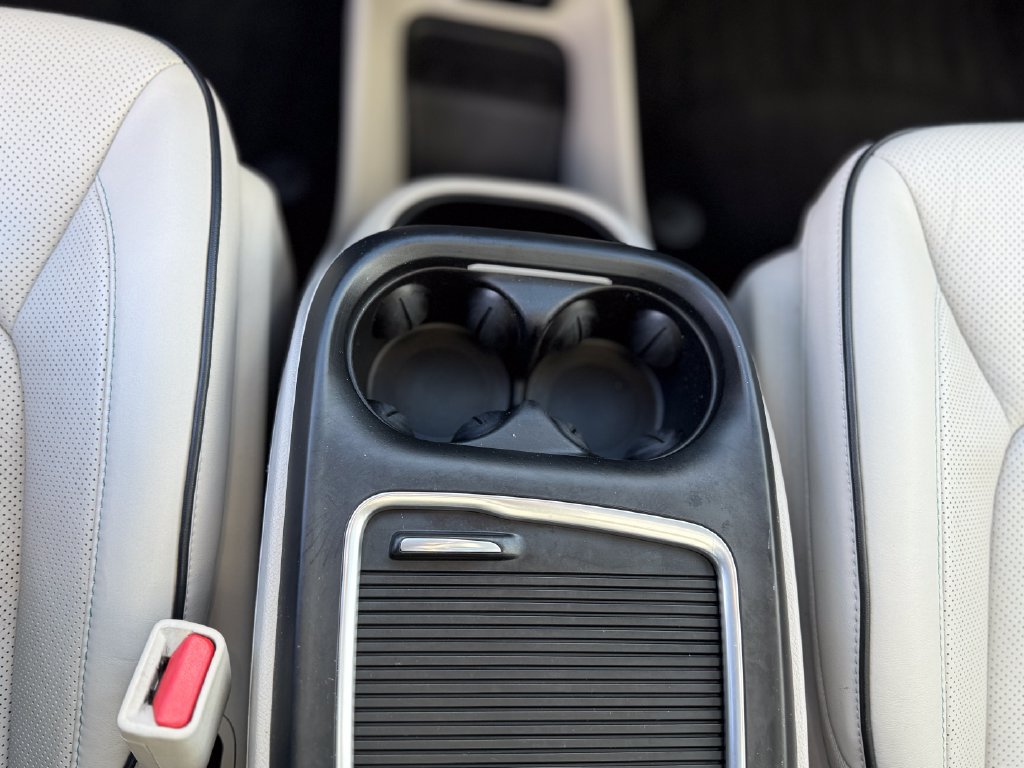 Used 2019 Chrysler Pacifica Limited w/ Advanced Safetytec Group FWD image 28